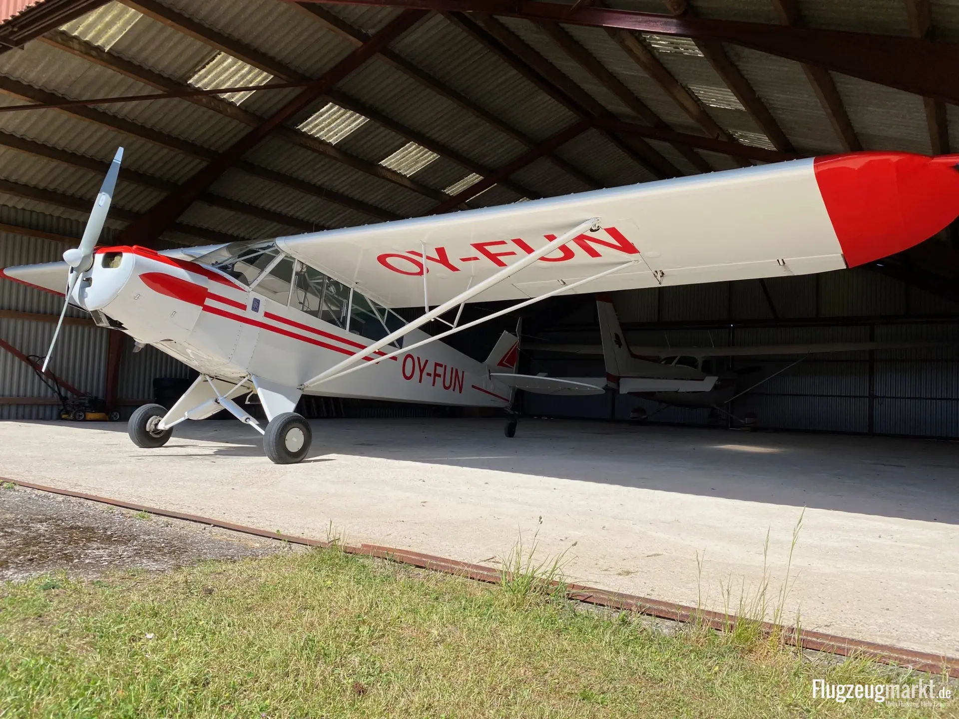 Piper Aircraft PA-19